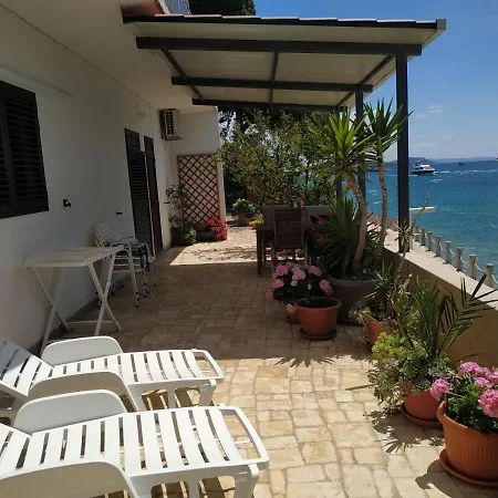 Beachfront Tribunj Apartament