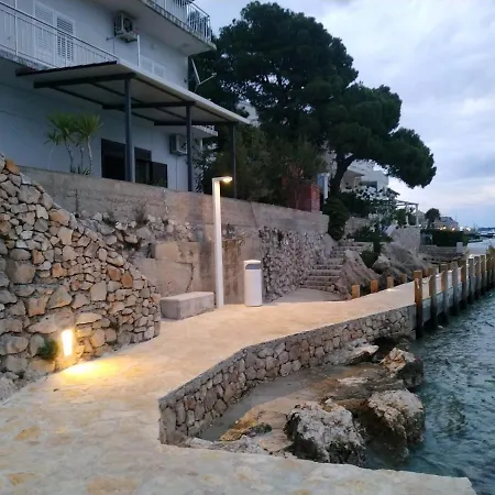 Beachfront Tribunj * Tribalj