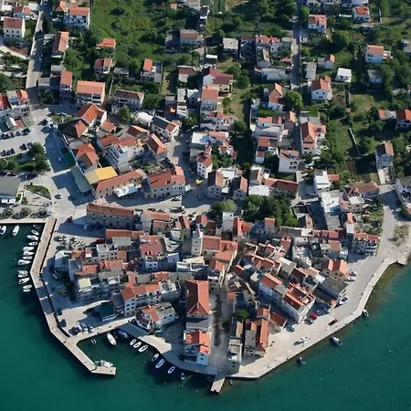 Beachfront Tribunj Apartament